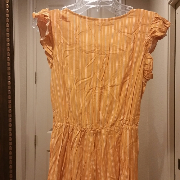 Wrap front Ruffle Sleeve jumpsuit - Picture 4 of 9